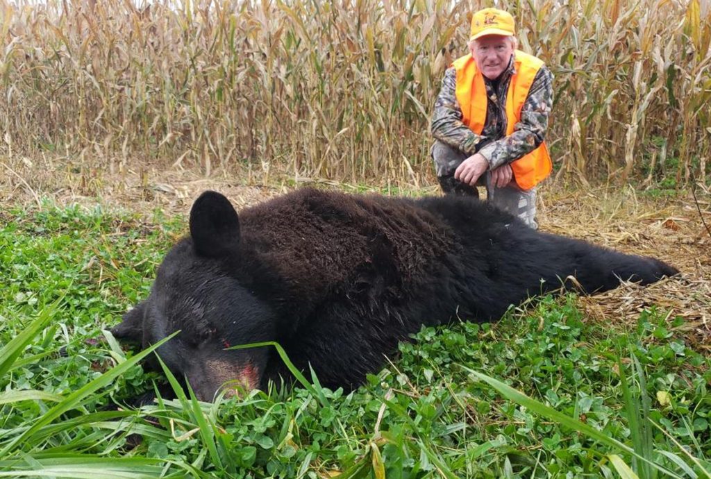 Bear hunting guided trips, Black Bear hunting preserve in Pennsylvania